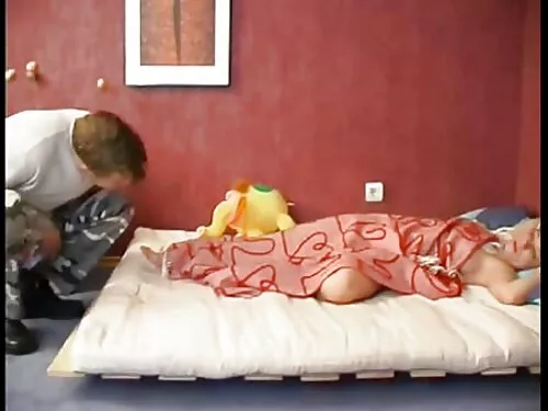 O tânără blondă cu o ...