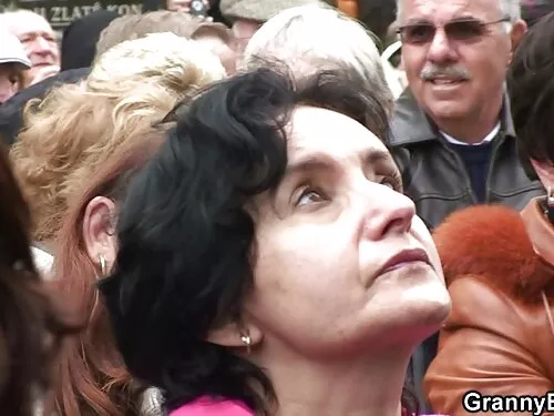 O fată grasă, care s ...