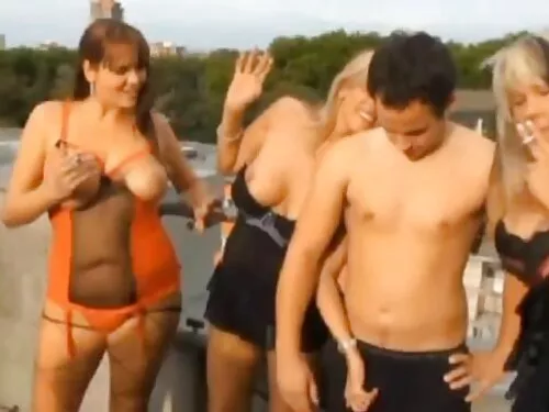 Micuță brunetă mame  ...