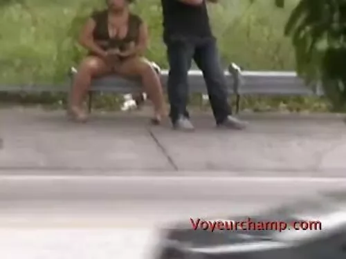 Striptease și degete ...