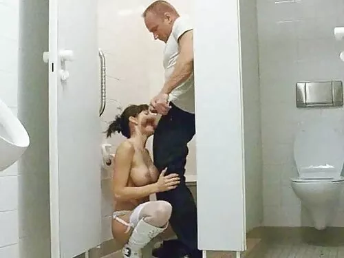 Modelul a lăsat peni ...