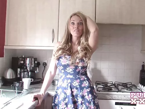 Blonda in ciorapi ne ...