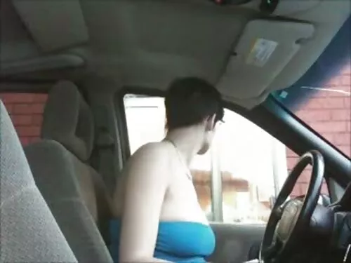 O fată busty abandon ...